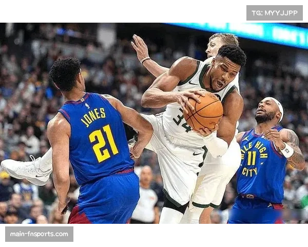 库兹马独扛雄鹿进攻大旗 字母哥缺阵下角色球员爆发